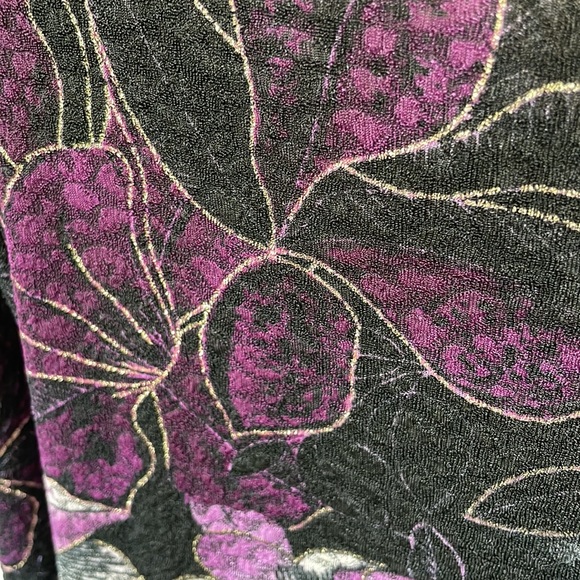 DRAPERS AND DAMEN PURPLE AND BLACK OANT SET WITH A DASH OF GOLD. P/MTop s/p pant - Picture 6 of 12